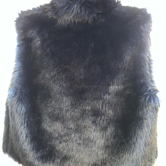 Daytrip (Buckle) Faux Fur Vest - Picture 2 of 6